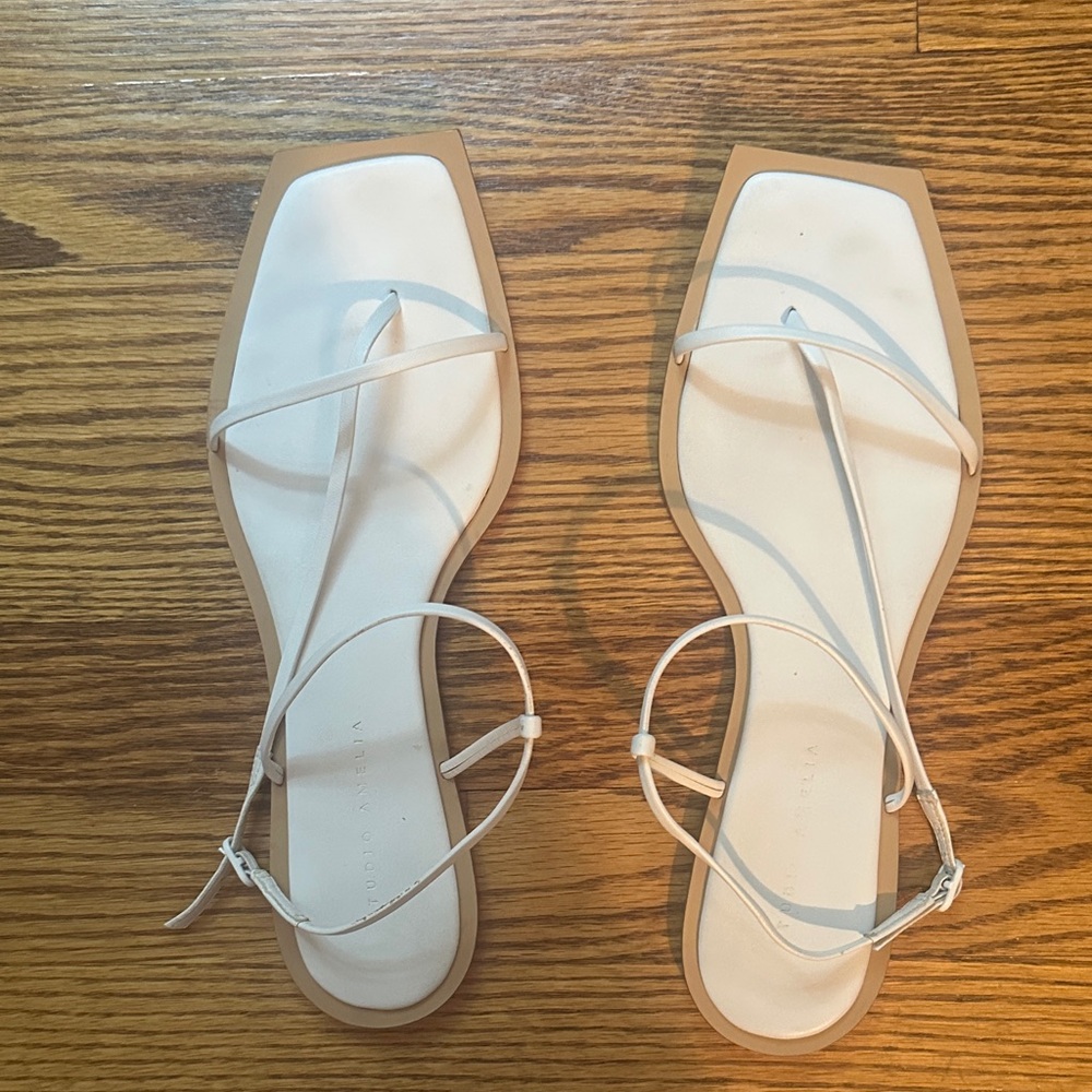 STUDIO AMELIA White Strappy Filament Flat Sandals